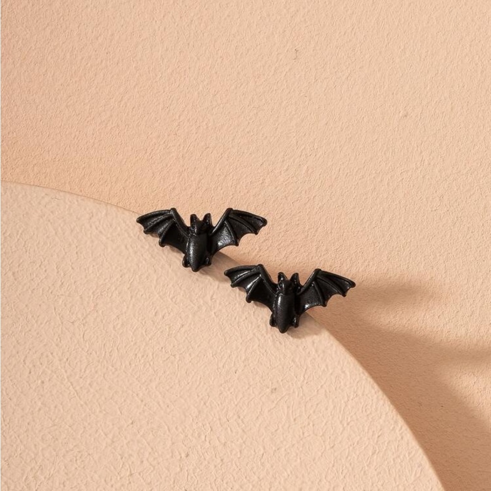 Little Black bat stud earrings ‼️ 💀